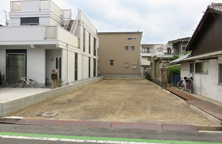 土地の売却時に重要な境界確定測量とは？｜三郷市の不動産売却ならクルーハウジング