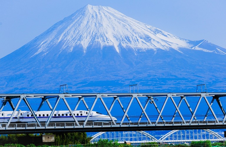 住宅ローン中に転勤の辞令！新築のマイホームを売却する？｜吉川市の不動産売却ならクルーハウジング